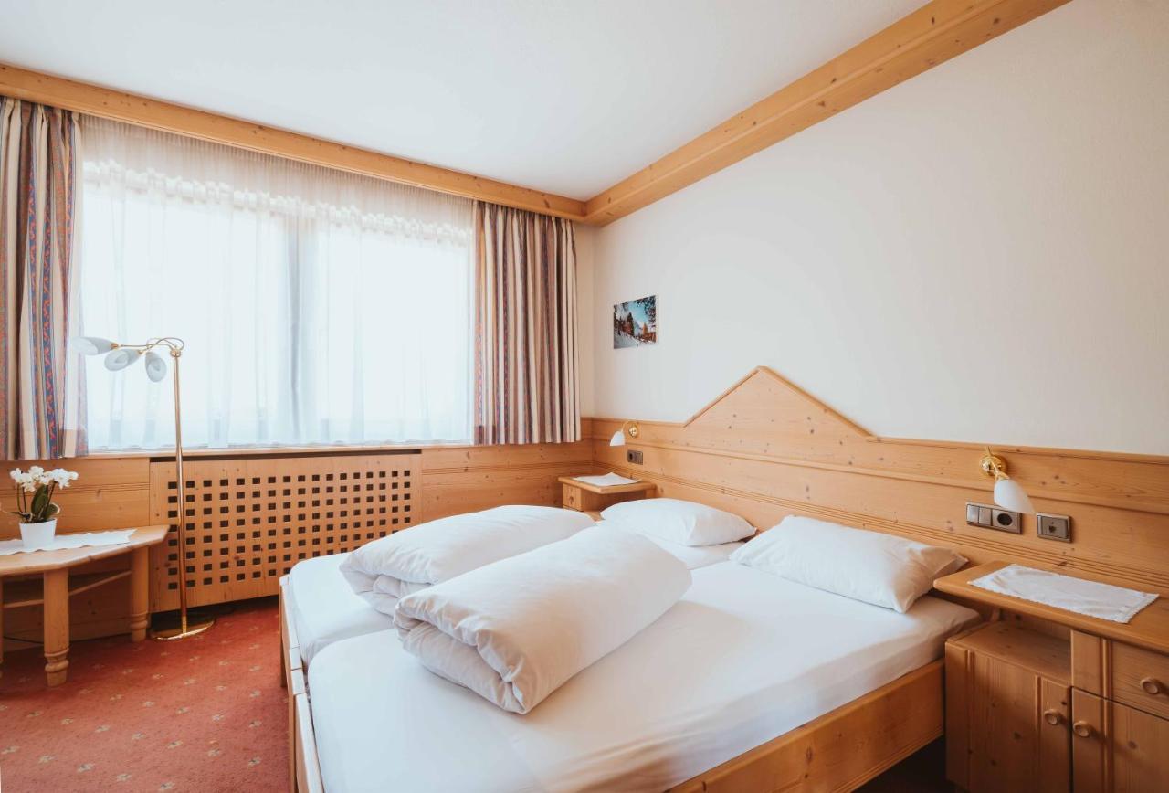 Wanderhotel Teiserhof Funes  Eksteriør billede