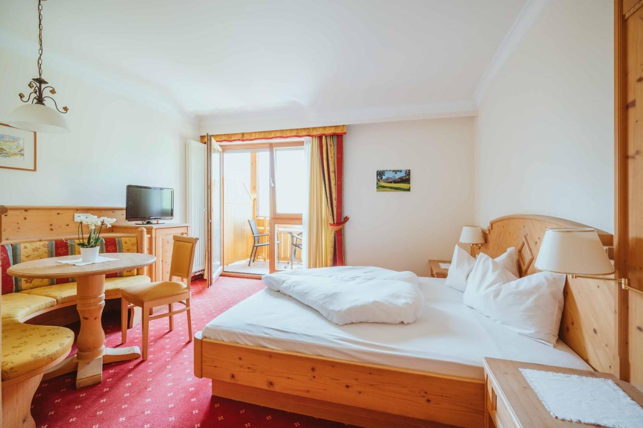 Wanderhotel Teiserhof Funes  Eksteriør billede