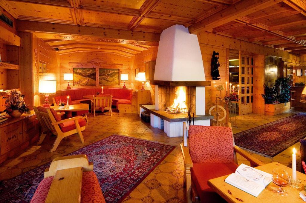 Wanderhotel Teiserhof Funes  Eksteriør billede